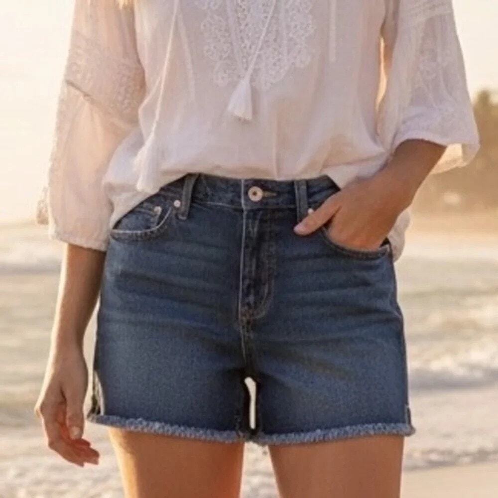 Seven7 Weekend Shorts Denim Raw Hem Mid-Rise Beach Festival Women's Size 8